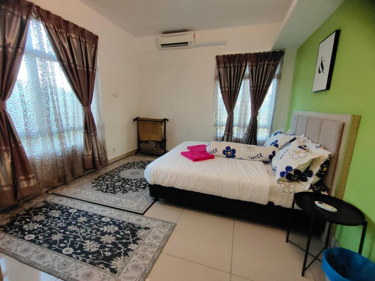 2 Rooms Homestay Deviana Wakaf Che Yeh Kota Bharu Exterior photo